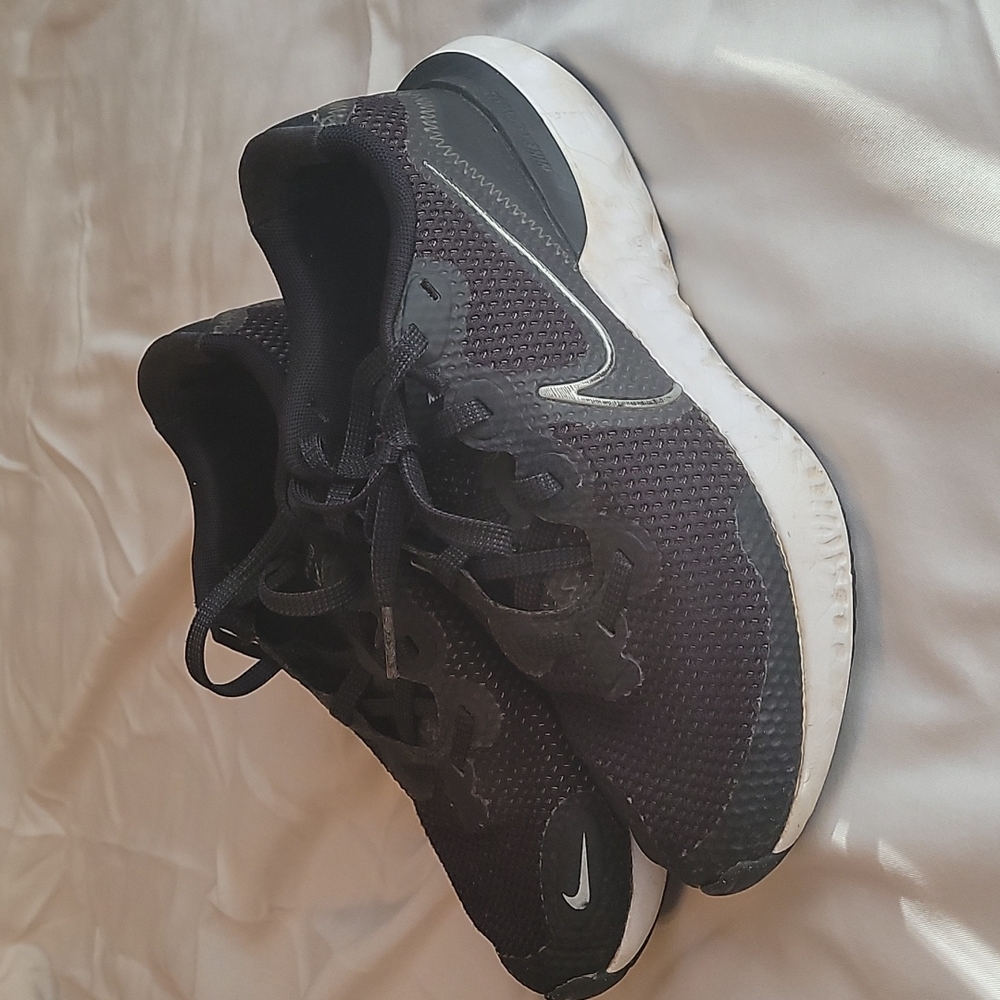 Boys Nike Shoes Size 4.5 y